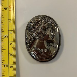 Ladies, large Silvertone cameo-like pin, jewelry